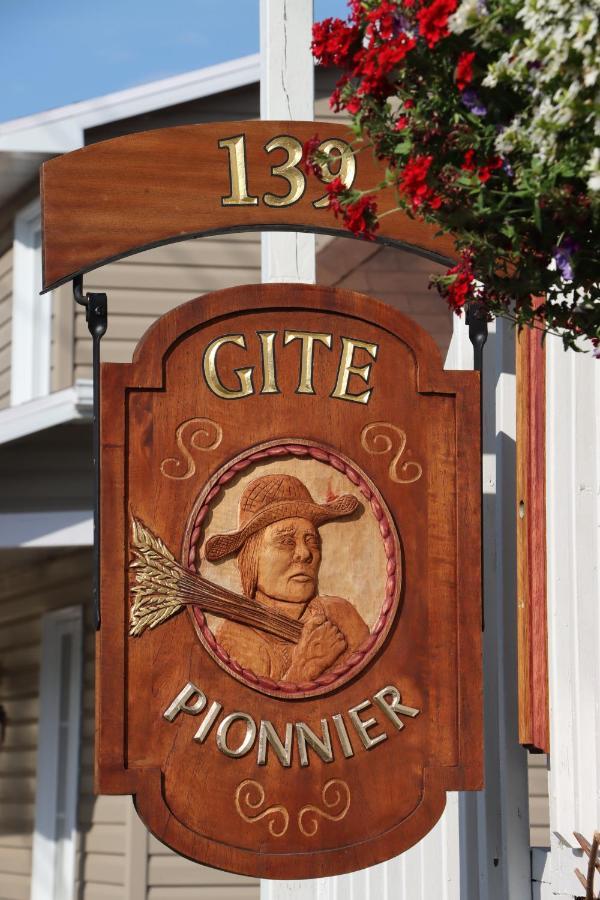 Gite Du Pionnier L'Islet-sur-Mer Exterior foto